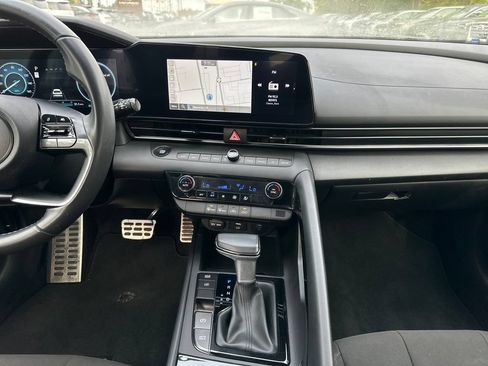 Certified 2025 Hyundai Elantra SEL FWD image 16