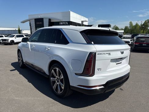 Used 2025 Cadillac Escalade IQ Luxury 2 w/ LPO, Premium Carpet Package AWD/4WD image 3