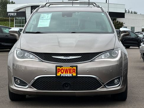 Used 2017 Chrysler Pacifica Limited FWD image 9