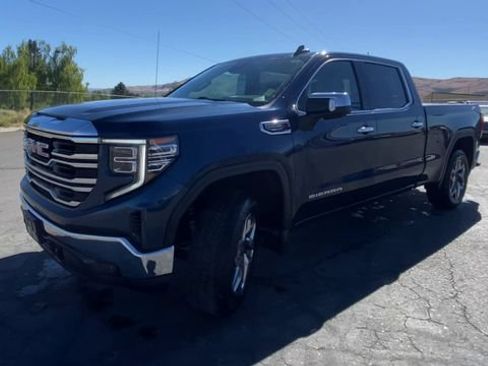 Used 2023 GMC Sierra 1500 SLT w/ SLT Convenience Package AWD/4WD image 4