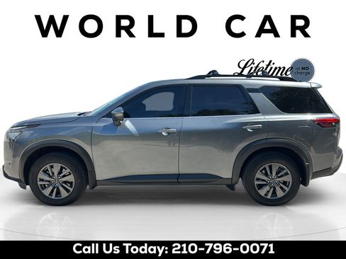 Used 2025 Nissan Pathfinder SV w/ SV Premium Package FWD image 6