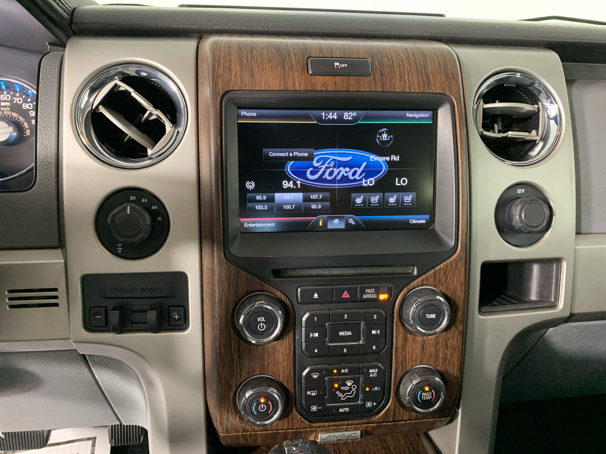 Used 2014 Ford F150 Lariat w/ Equipment Group 502A Luxury AWD/4WD image 22