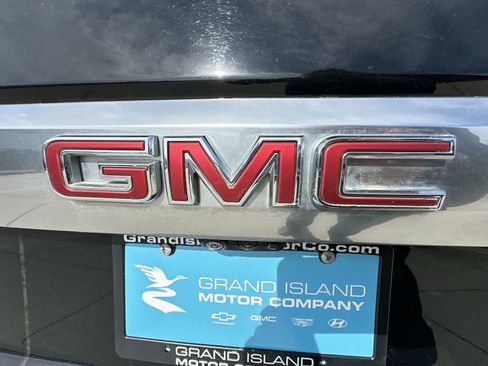 Used 2024 GMC Yukon Denali w/ Advanced Technology Package AWD/4WD image 32