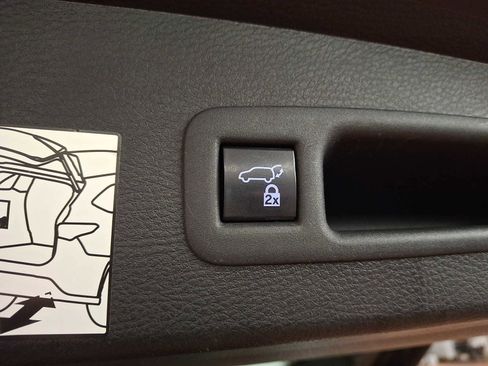 Used 2021 Toyota Sienna XLE w/ XLE Plus Package image 28