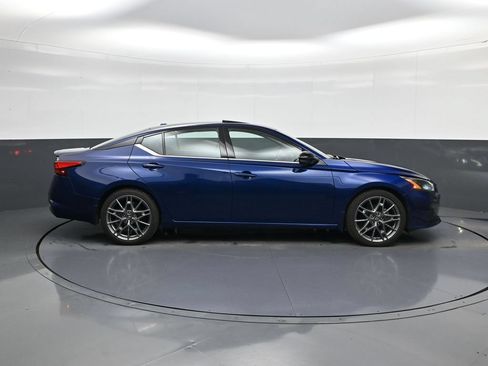 Certified 2024 Nissan Altima 2.0 SR FWD image 11