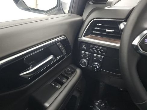 Used 2025 Chevrolet Suburban LS image 28