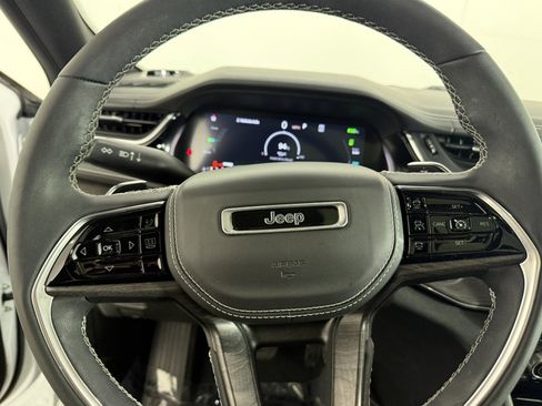 Used 2023 Jeep Grand Cherokee Overland image 24
