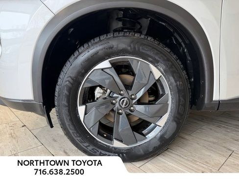 Used 2025 Nissan Rogue SV AWD/4WD image 6