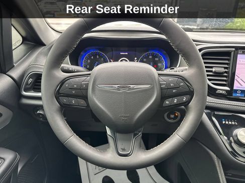 Used 2023 Chrysler Pacifica Limited w/ Uconnect Theater Family Group AWD/4WD image 19