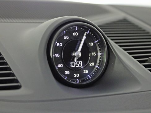 Used 2025 Porsche Cayenne Coupe image 26