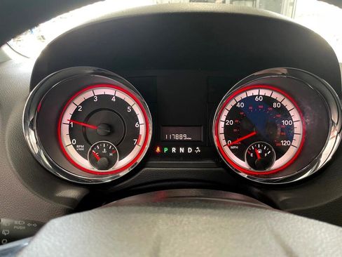 Used 2019 Dodge Grand Caravan SXT image 31