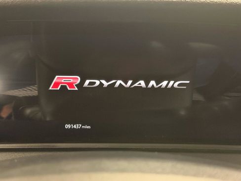 Used 2018 Land Rover Range Rover Velar R-Dynamic SE AWD/4WD image 25