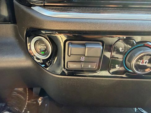 Used 2025 Chevrolet Silverado 2500 LT w/ Convenience Package image 39