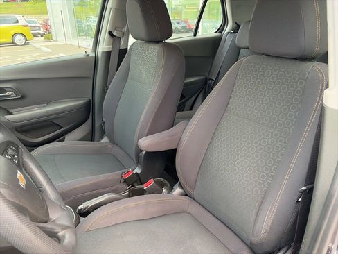 Used 2018 Chevrolet Trax LS w/ LPO, Cargo Package AWD/4WD image 26