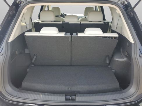 Used 2021 Volkswagen Tiguan SE image 28