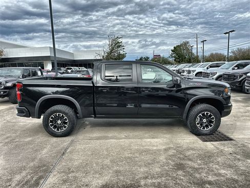 Used 2024 Chevrolet Silverado 1500 ZR2 w/ Technology Package image 10