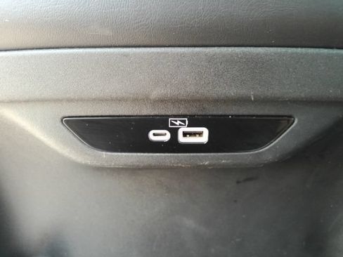 Used 2023 Chrysler Pacifica Touring-L FWD image 33