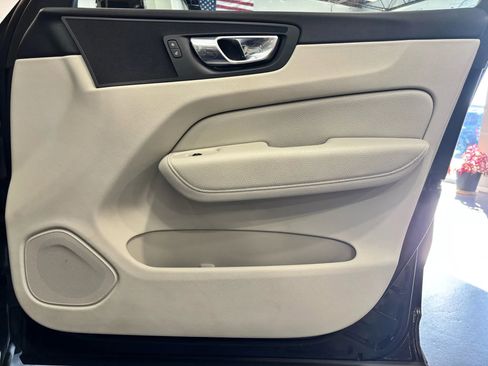 Used 2019 Volvo XC60 T5 Momentum w/ Premium Package image 44