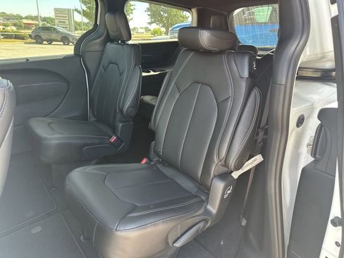 New 2026 Chrysler Pacifica Select image 45