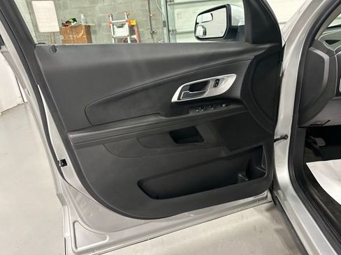 Used 2017 Chevrolet Equinox LT w/ Convenience Package image 13