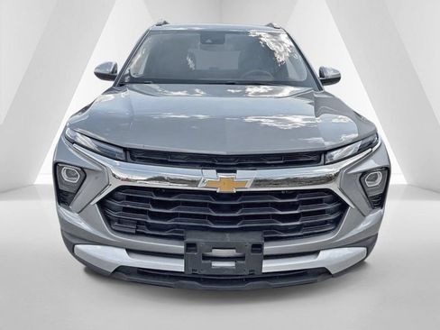 Used 2025 Chevrolet TrailBlazer LT FWD image 2