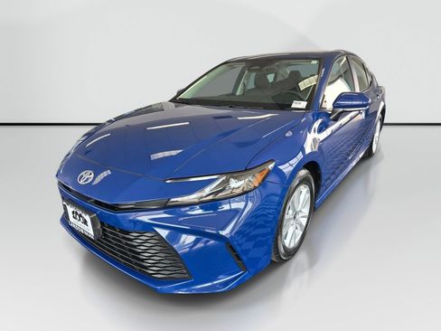 Used 2025 Toyota Camry LE FWD image 7
