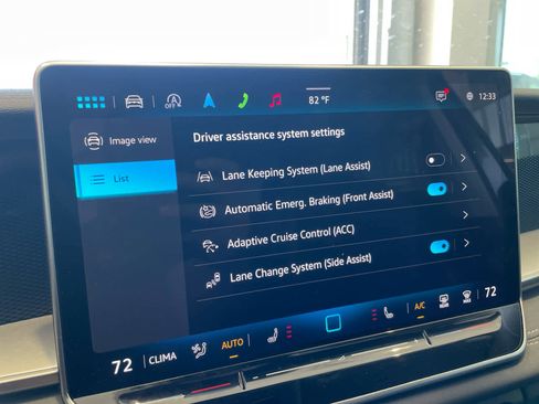 Used 2025 Volkswagen Tiguan SE image 18