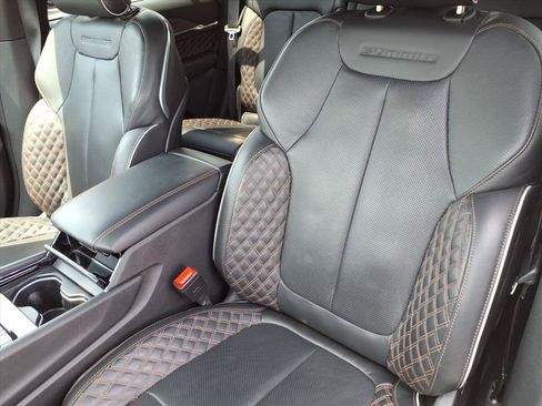 Used 2025 Jeep Grand Cherokee Summit AWD/4WD image 18