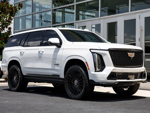 Used 2025 Cadillac Escalade V AWD/4WD image 23