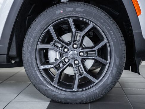 New 2025 Jeep Grand Cherokee Limited image 17