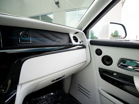 Used 2022 Rolls-Royce Phantom Sedan w/ The Phantom Package RWD image 45