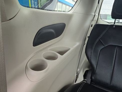 Used 2024 Chrysler Pacifica Touring-L FWD image 46