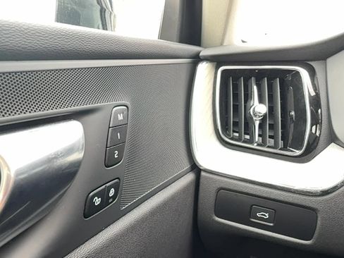 Certified 2025 Volvo XC60 B5 Plus image 17