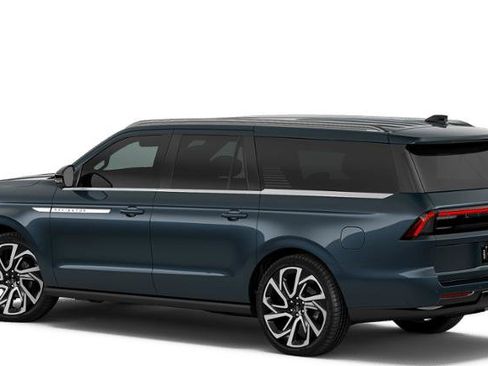 New 2026 Lincoln Navigator L Reserve AWD/4WD image 2