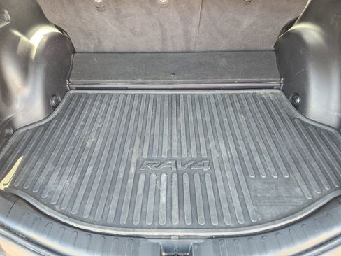 Used 2018 Toyota RAV4 XLE image 36