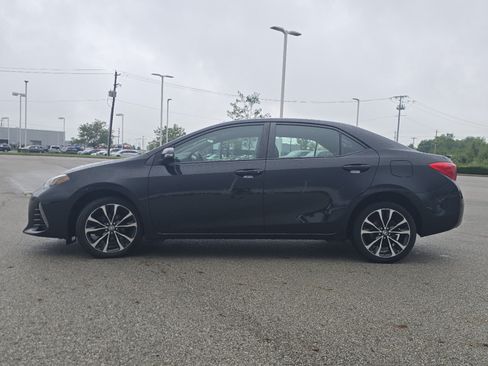 Used 2017 Toyota Corolla SE w/ Carpet Mat Package (TMS) FWD image 9