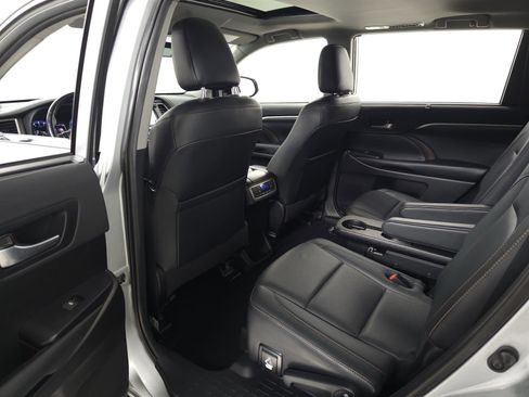 Used 2019 Toyota Highlander Limited image 33