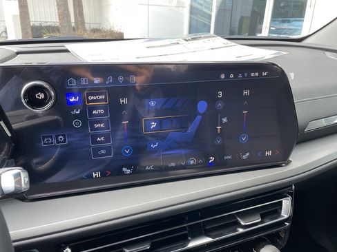 New 2026 Chevrolet Traverse LT image 23