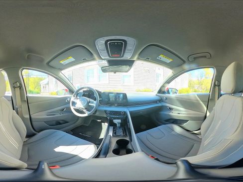 Used 2023 Hyundai Elantra SEL image 35