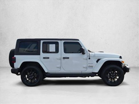 Used 2022 Jeep Wrangler Unlimited Sahara w/ Cold Weather Group AWD/4WD image 4