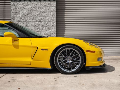 Used 2011 Chevrolet Corvette Z06 w/ Z07 Performance Package RWD image 19