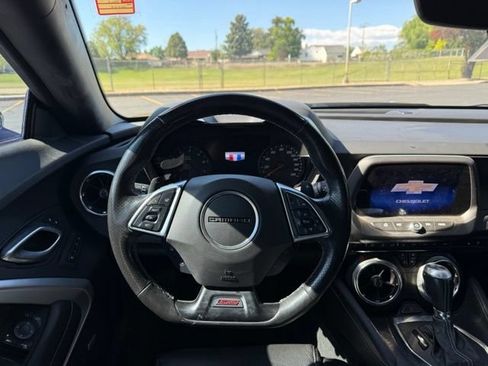 Used 2022 Chevrolet Camaro SS RWD image 13