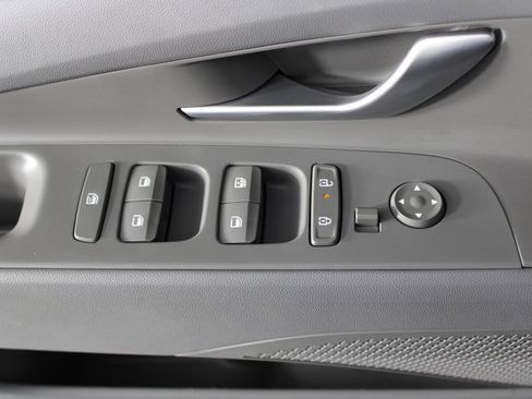 Certified 2025 Hyundai Elantra Sport image 22