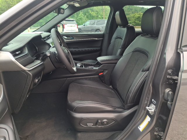 New 2026 Jeep Grand Cherokee Altitude AWD/4WD image 11