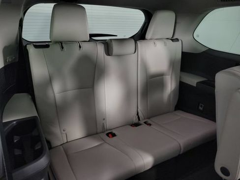 Used 2025 Toyota Grand Highlander FWD image 16
