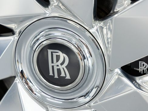 Certified 2025 Rolls-Royce Cullinan AWD/4WD image 19