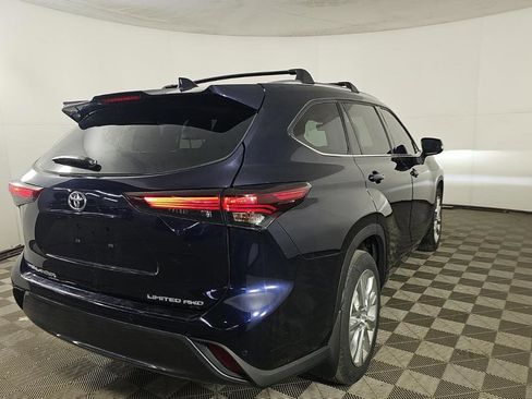 Used 2024 Toyota Highlander Limited AWD/4WD image 4