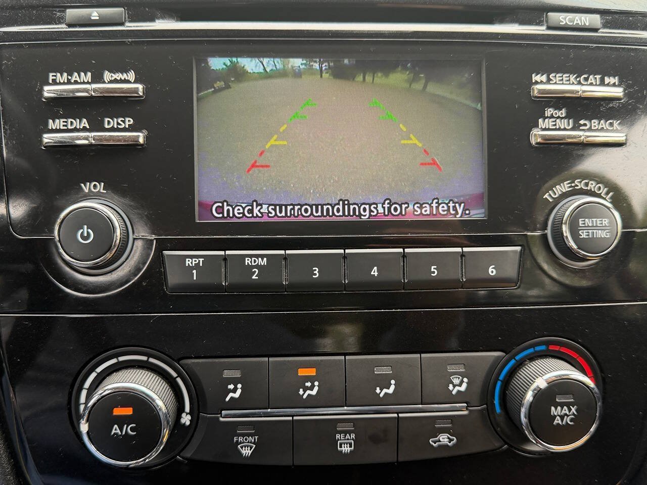 Used 2017 Nissan Rogue S AWD/4WD image 16