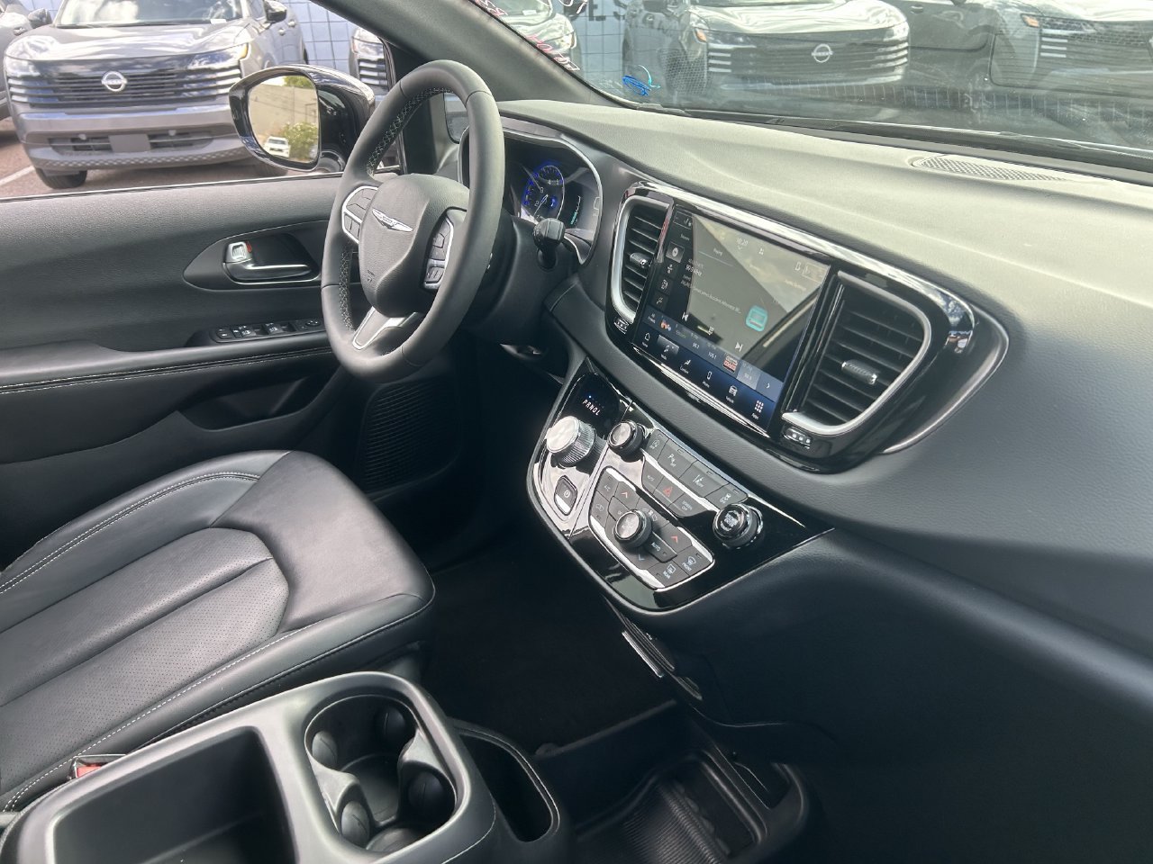Used 2026 Chrysler Pacifica Select FWD image 10