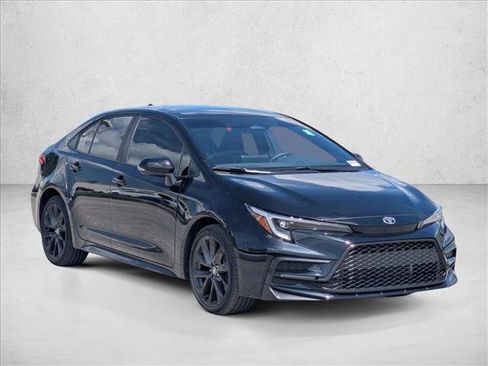 Used 2025 Toyota Corolla SE FWD image 3
